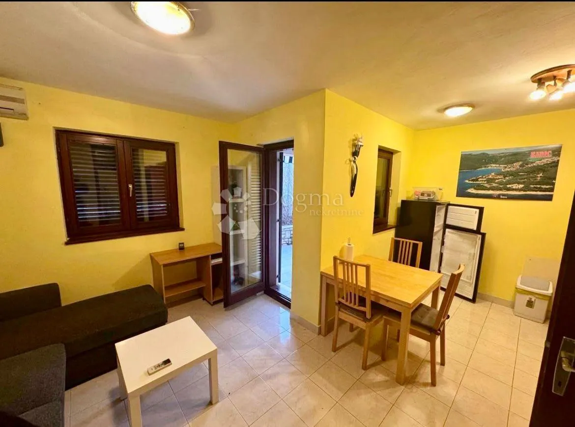 rabac – prizemni apartman s terasom i parkingom - slika 2