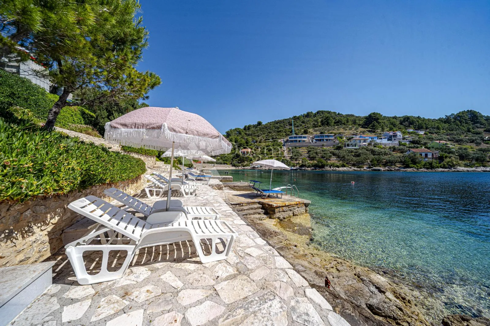prvi red do mora: samoodrživa apartmanska vila s uhodanim poslovanjem – vela luka, korčula - slika 74