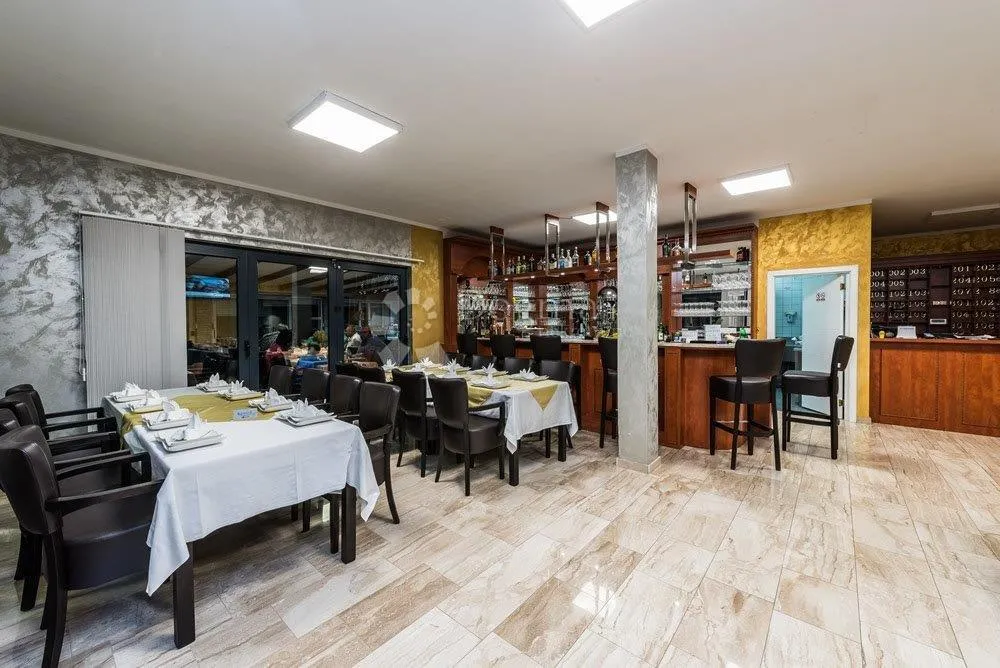 hotel novije gradnje sa 33 sobe u blizini mora - slika 17