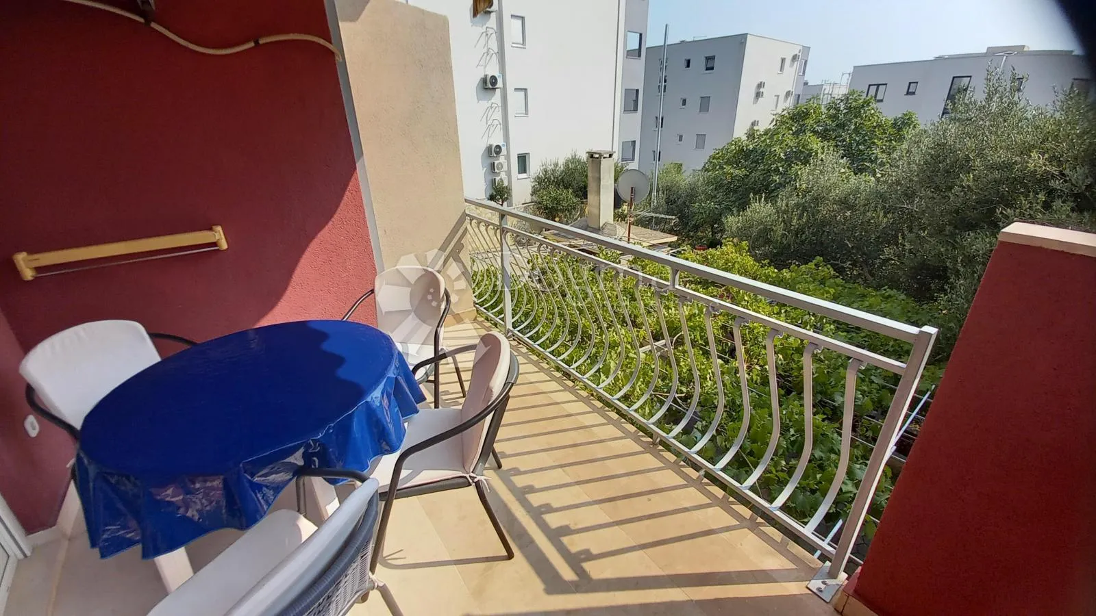 apartmanska kuća sa velikom okućnicom - slika 19