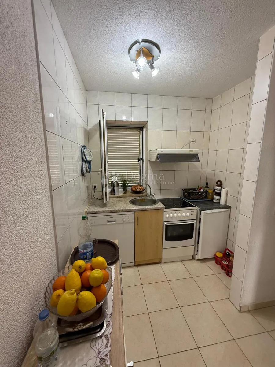 apartman s terasom vrtom parking namješten prilika !!! - slika 11