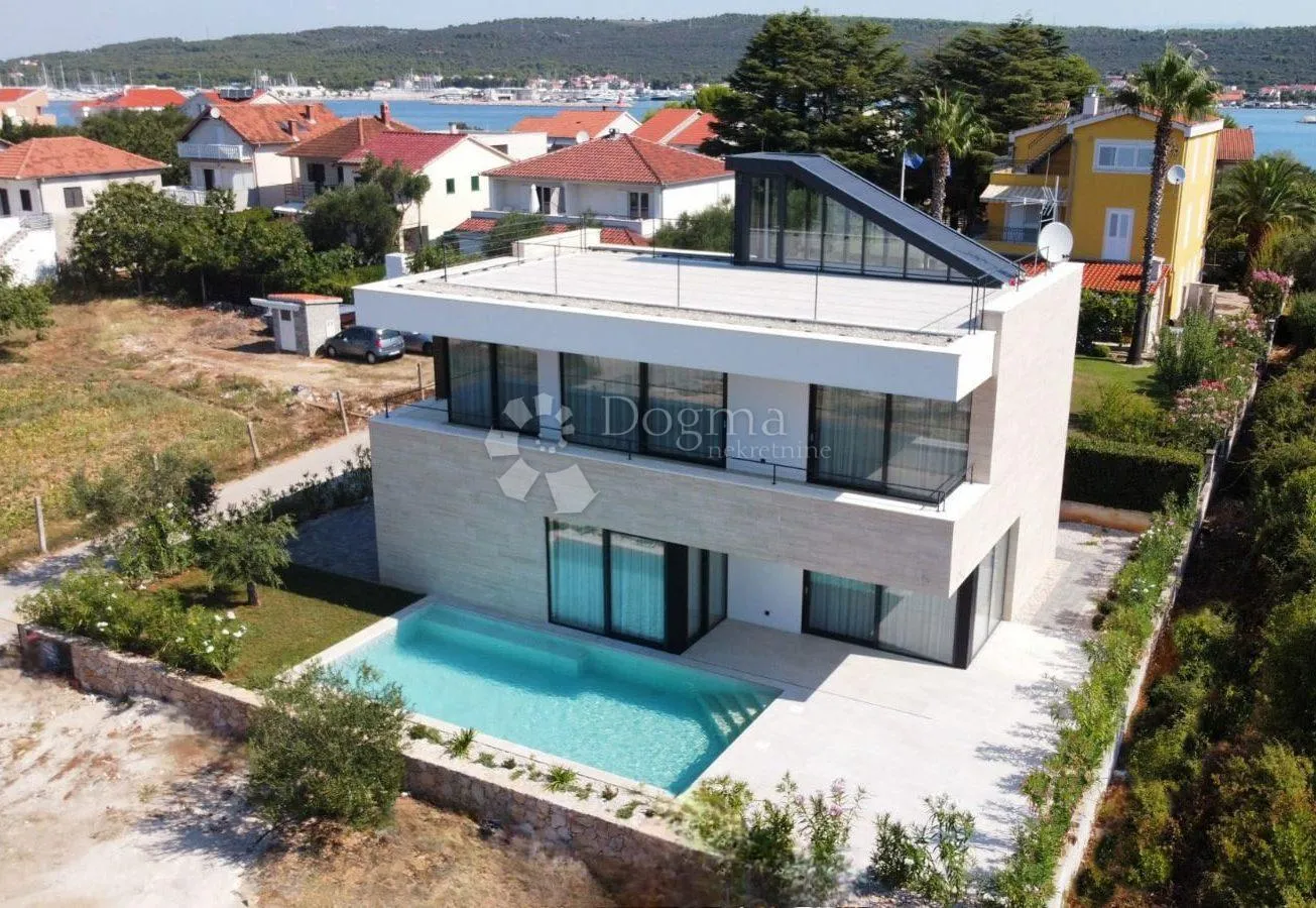 elegantna vila blizu mora - slika 6