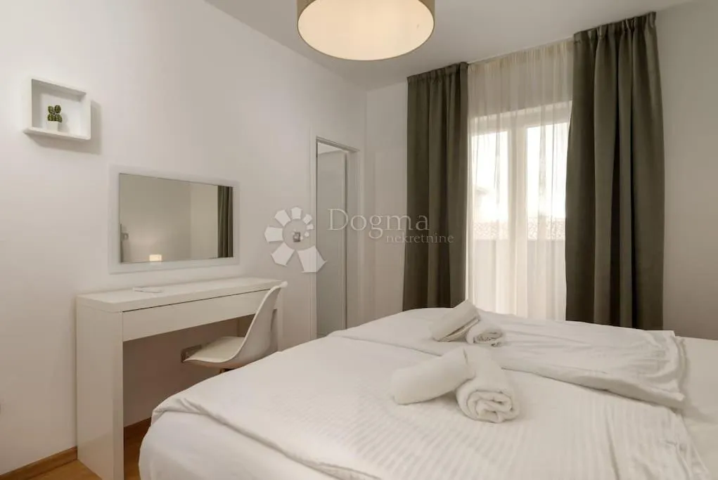 bale - prostrana vila s prekrasnom okućnicom - slika 36