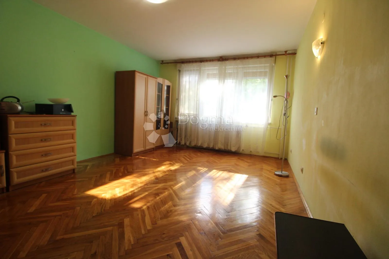 srdoči stan 68m2 3s kl sa lođom - slika 2