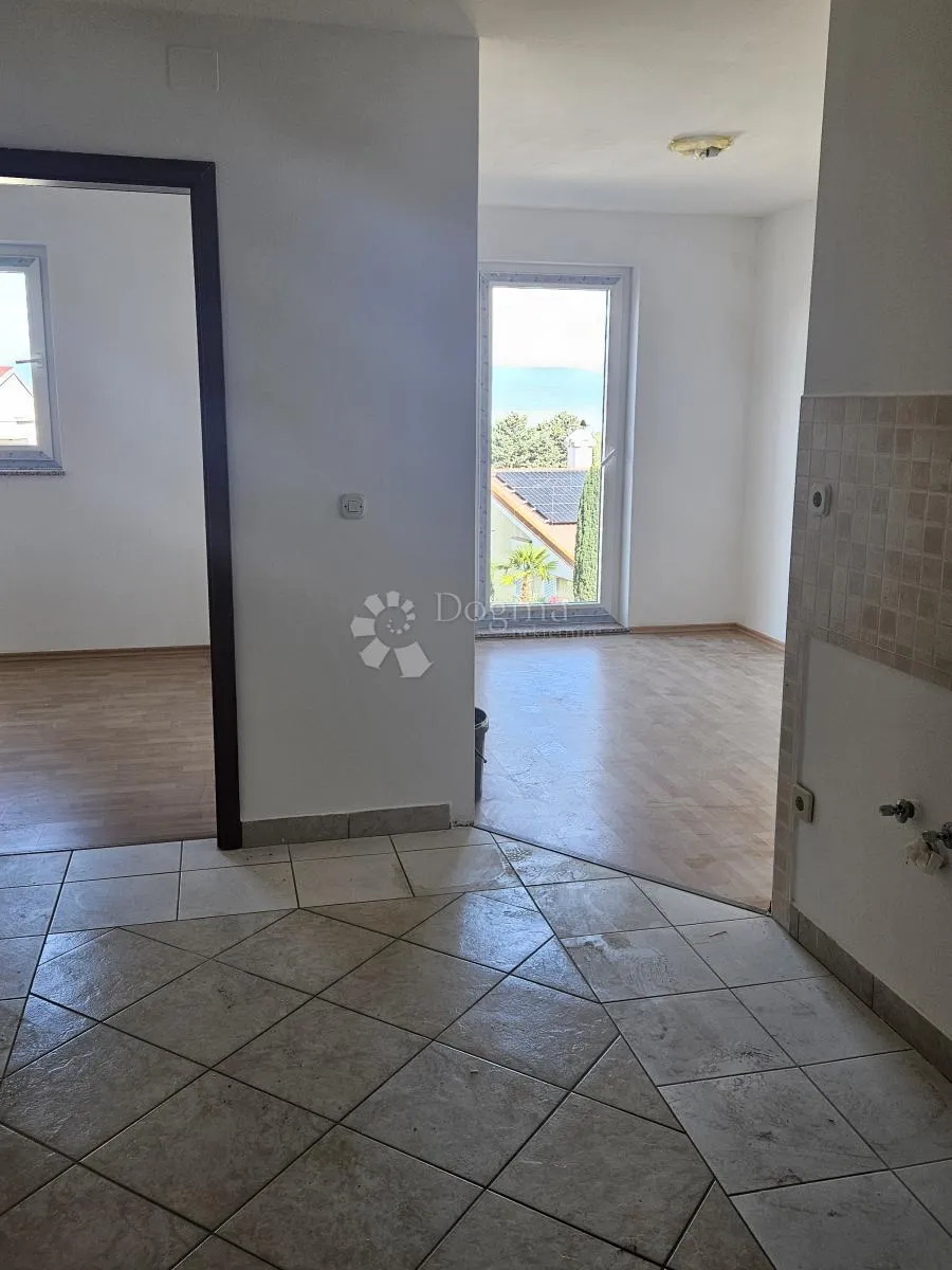 novo u ponudi! apartman njivice! - slika 9