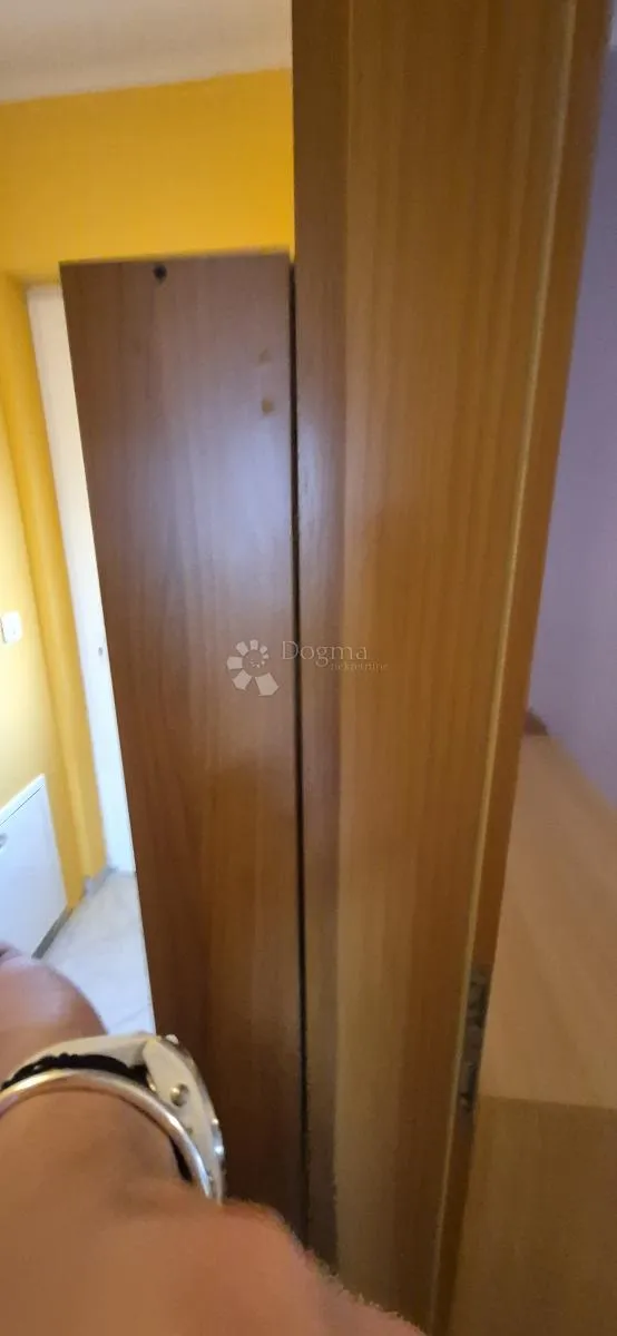kuća sa 2 stana i bazenom - slika 109