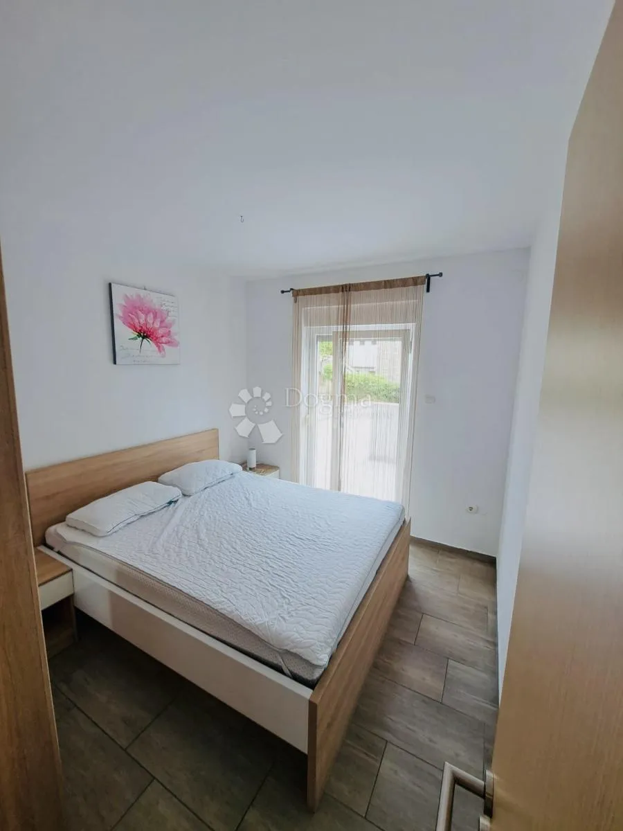 impresivni stan s dvije terase, jacuzzijem i parkirnim mjestom - slika 3