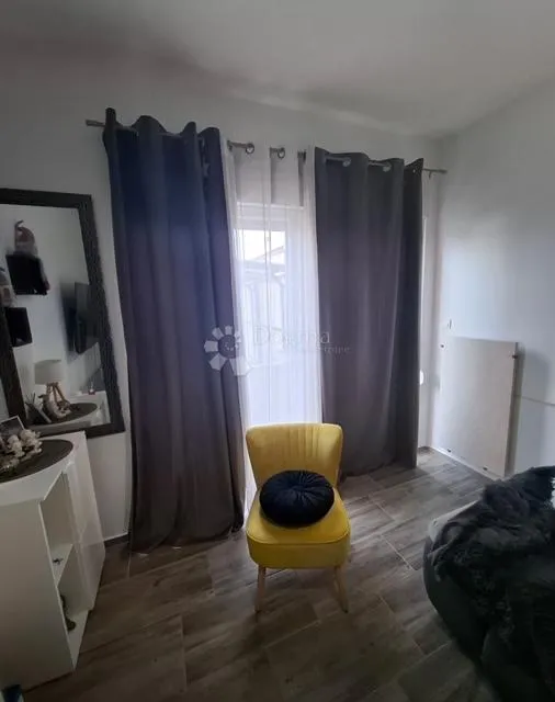 lijepo uređen stan sa balkonom na odličnoj lokaciji - slika 4