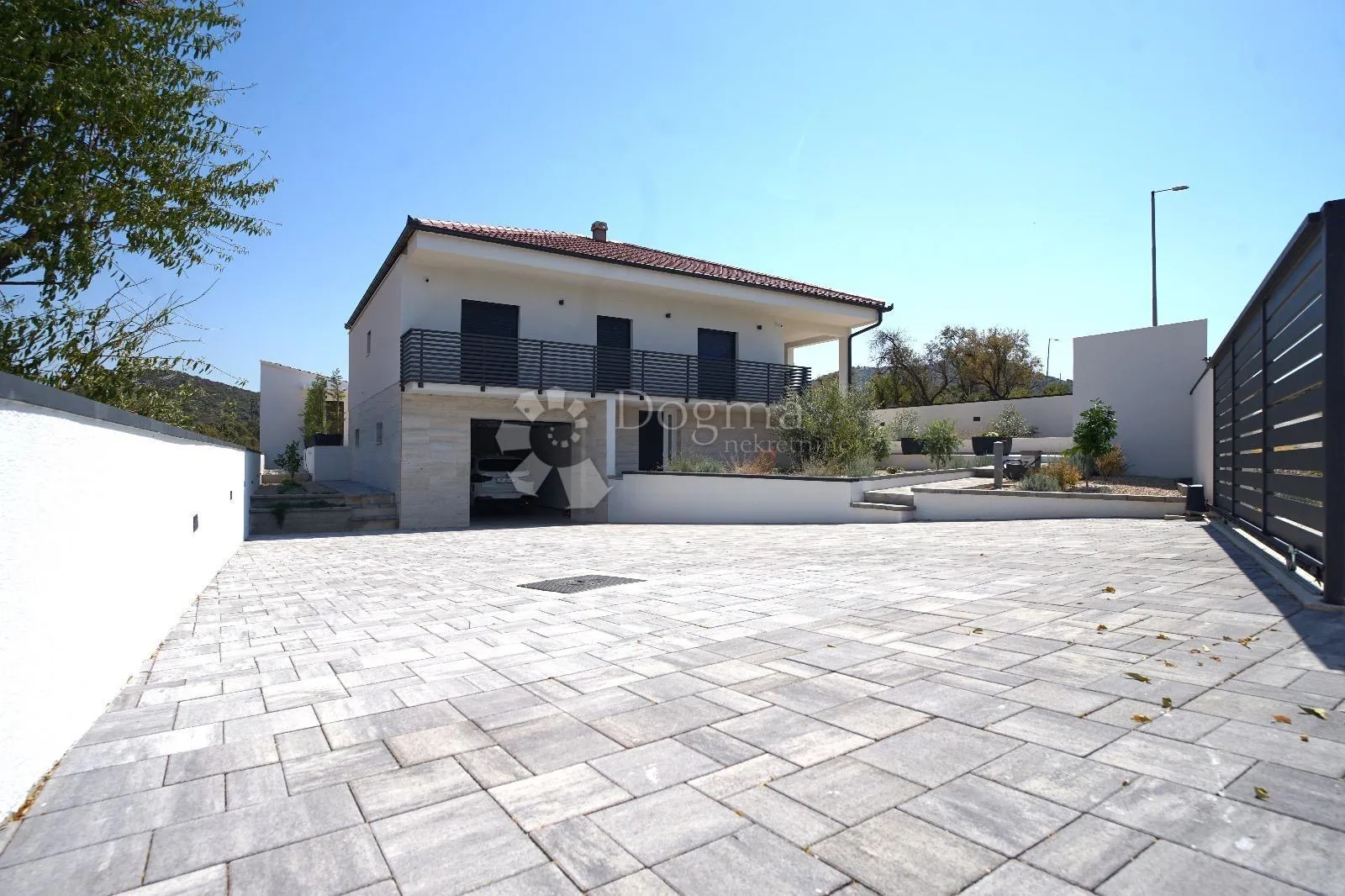 luksuzna moderna vila s bazenom u donjoj jagodnji - slika 27