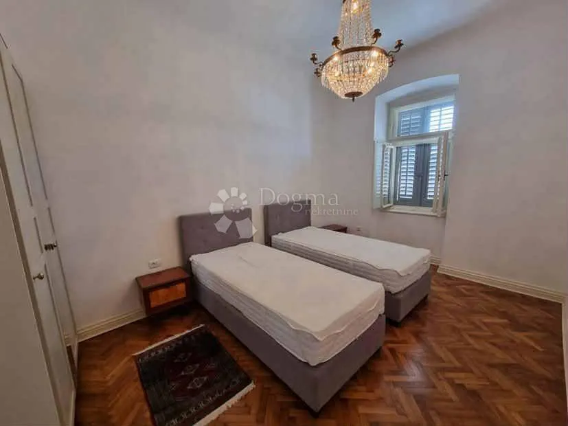 kompletno renoviran stan u samom centru pule – 93 m² s terasom - slika 12