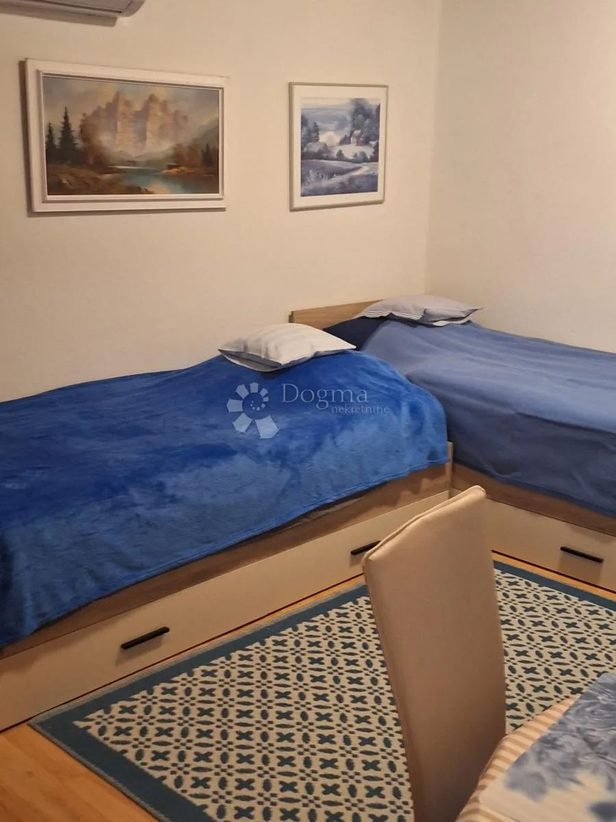 vodice, predivna kuća s tri stambene jedinice - slika 23