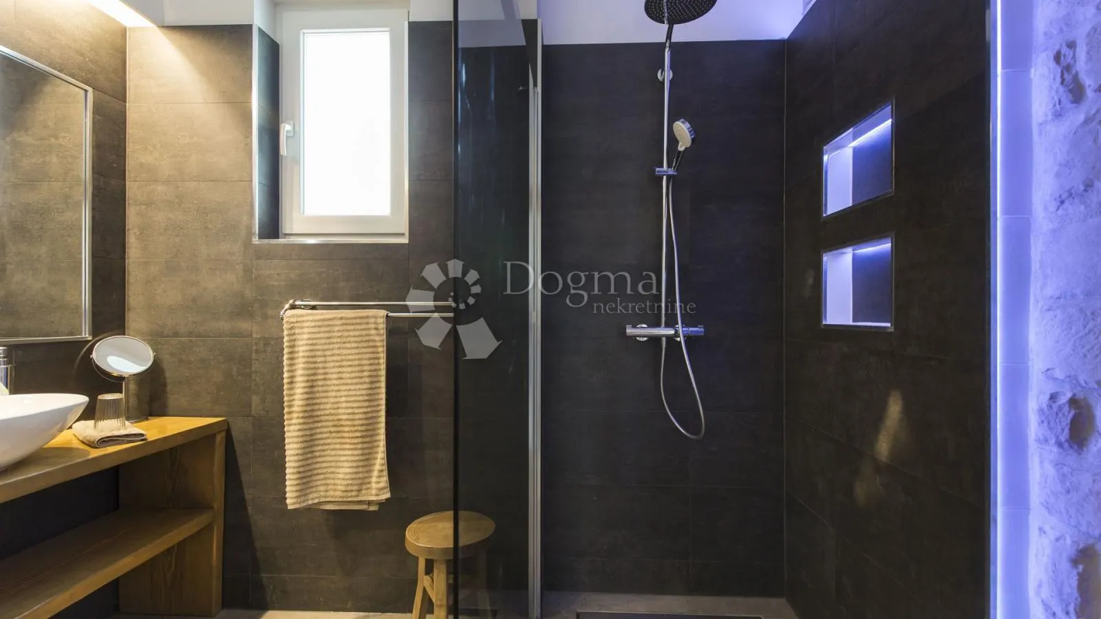 villa s 5* - panoramski pogledom na more i privatnost - slika 25