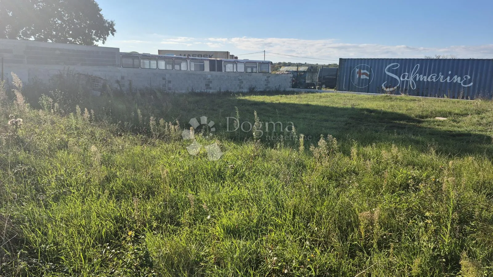 Građevinsko zemljište 474 m2 u industrijskoj zoni u Marčani - Marčana