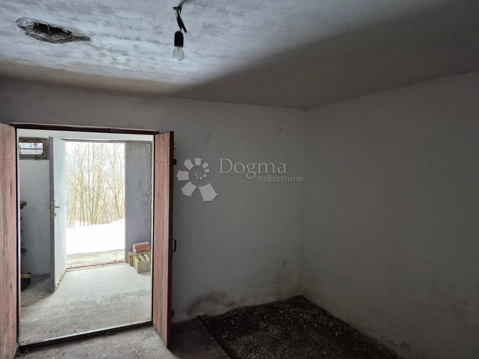 vikendica u maclju s prekrasnim pogledom i velikim zemljištem - slika 11