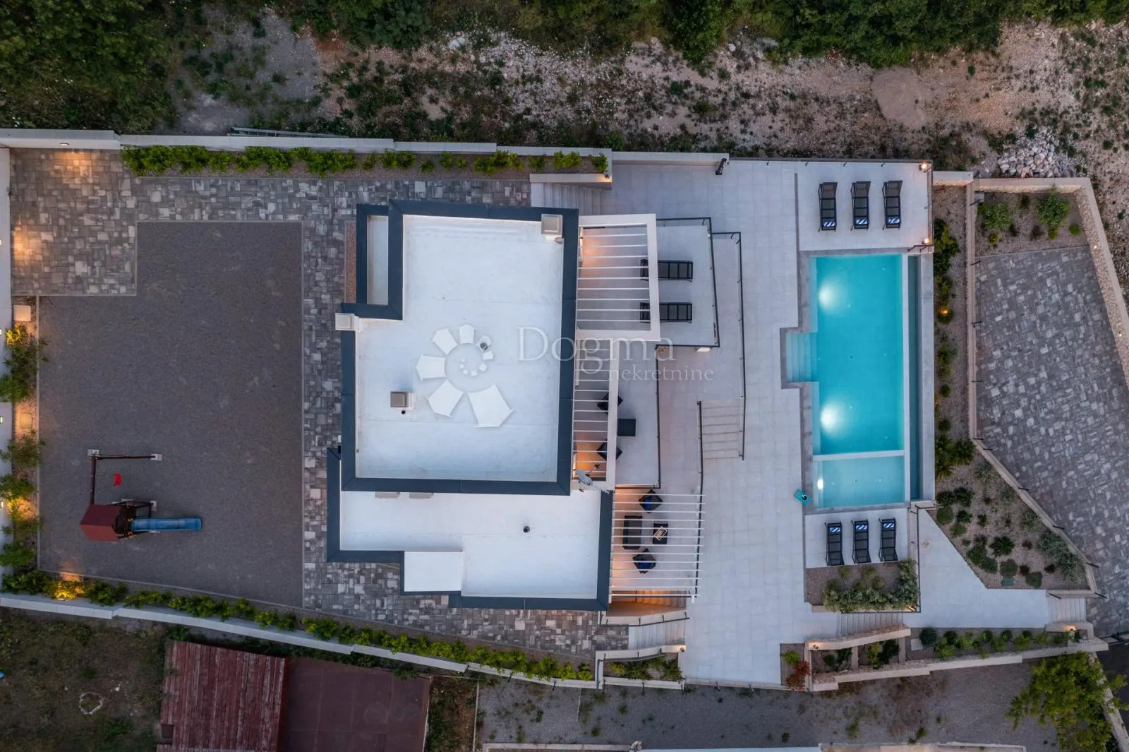 vila s bazenom - slika 43