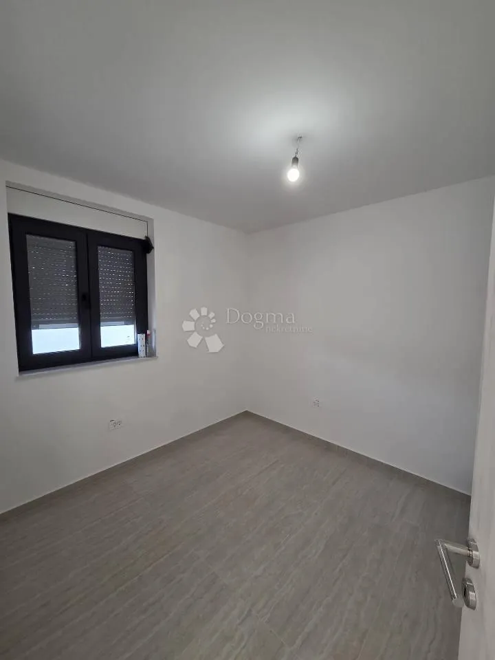 briševo moderna prizemnica s velikim vrtom - slika 8