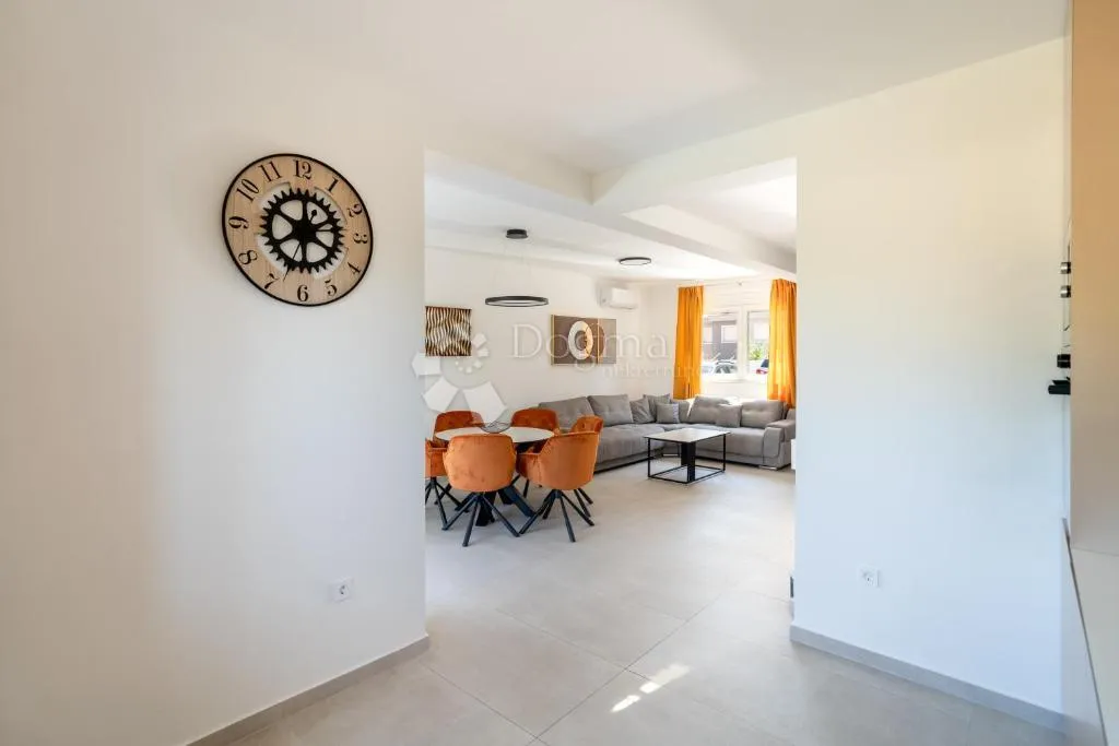 moderna dvojna kuća s bazenom – privlaka, 150 m od mora s1 - slika 16