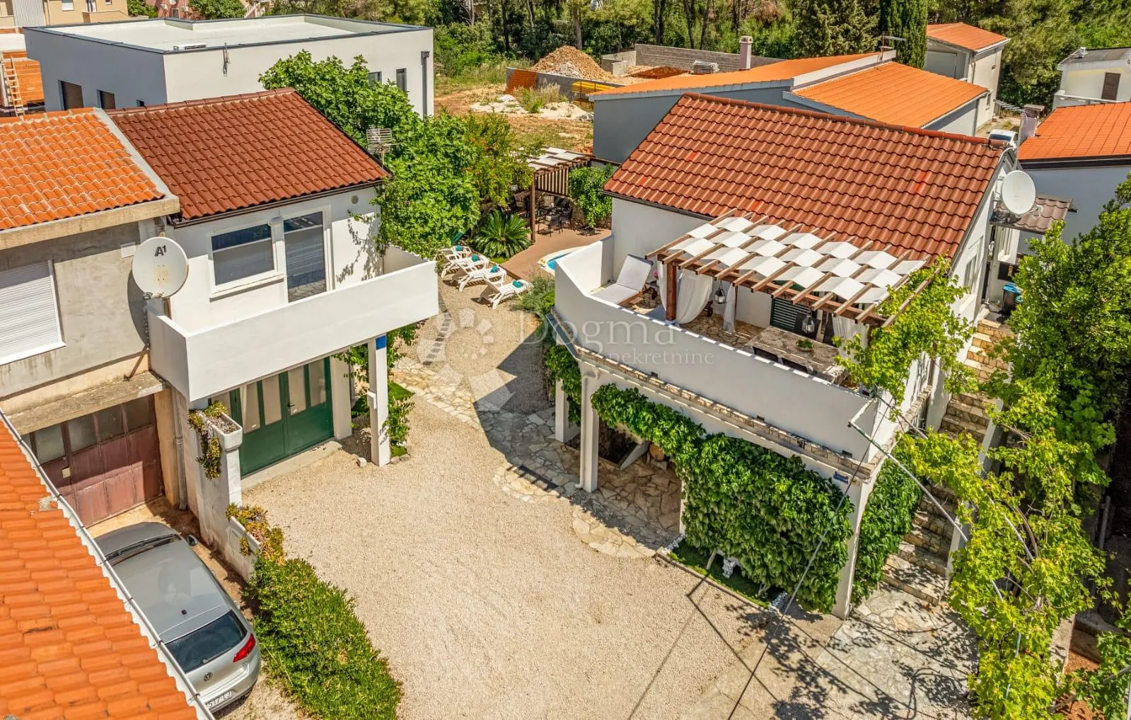 tri apartmana s bazenom - slika 5