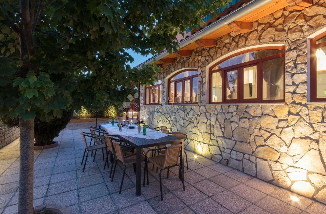 predivna apartmanska kuća! - slika 8