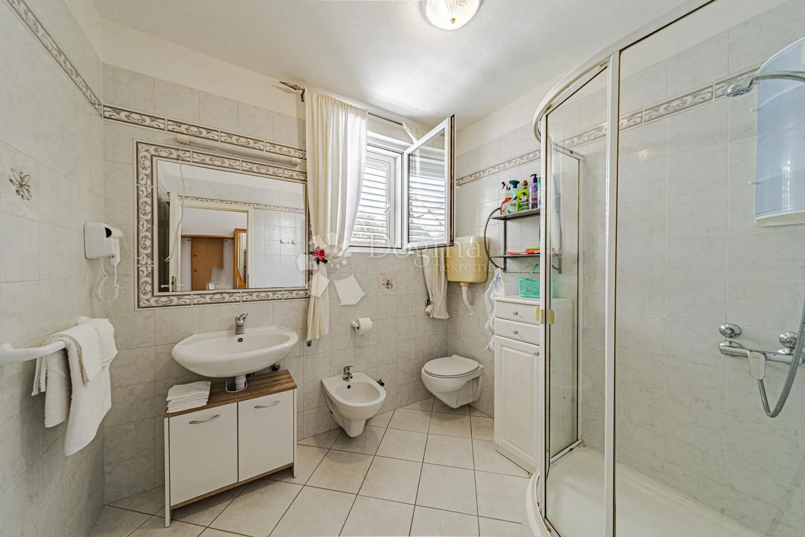 prvi red do mora: samoodrživa apartmanska vila s uhodanim poslovanjem – vela luka, korčula - slika 119