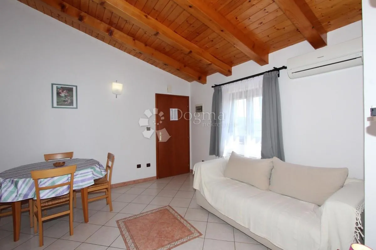 kuća sa apartmanima - slika 28