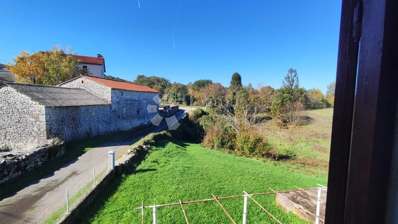 općina kršan - kuća sa velikom građevinskopm okućnicom - slika 20