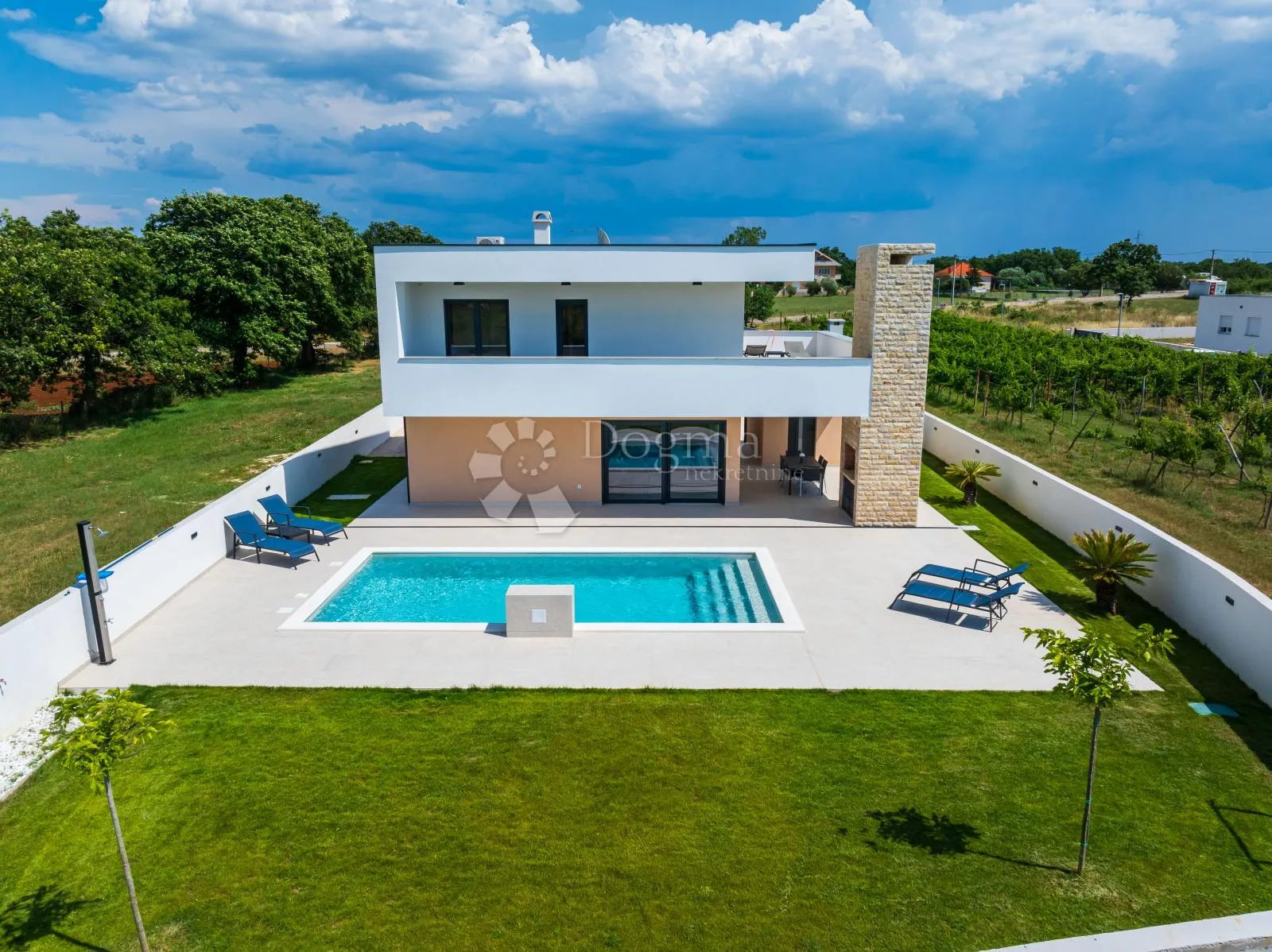 moderna vila s bazenom u žeravi - slika 2