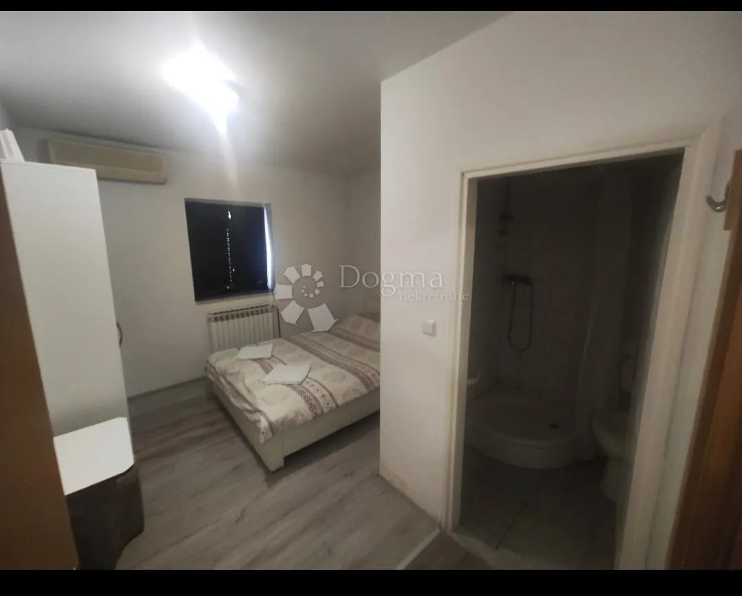 hotel na zlatnoj lokaciji - slika 33