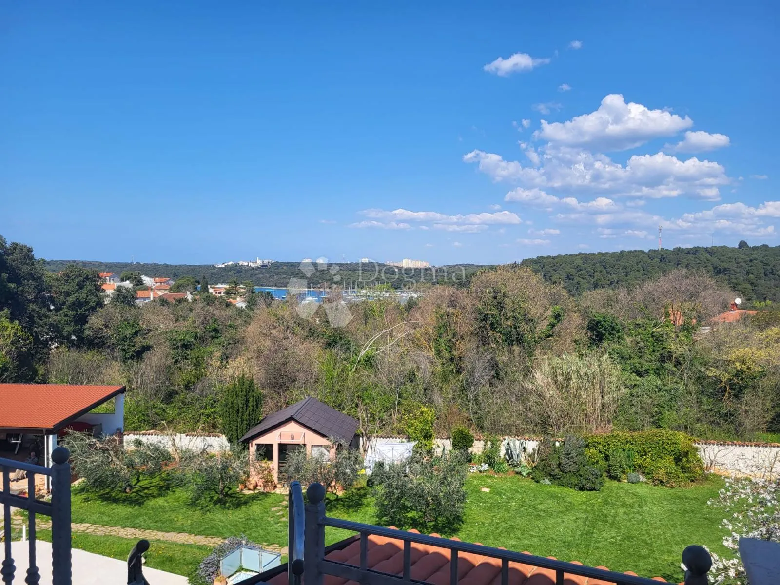 zamamna kuća s velikom okućnicom u blizini mora, banjole - slika 2
