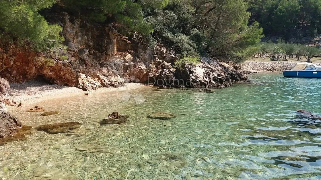 otok cres poljopriovredno zemljište uz more - slika 4