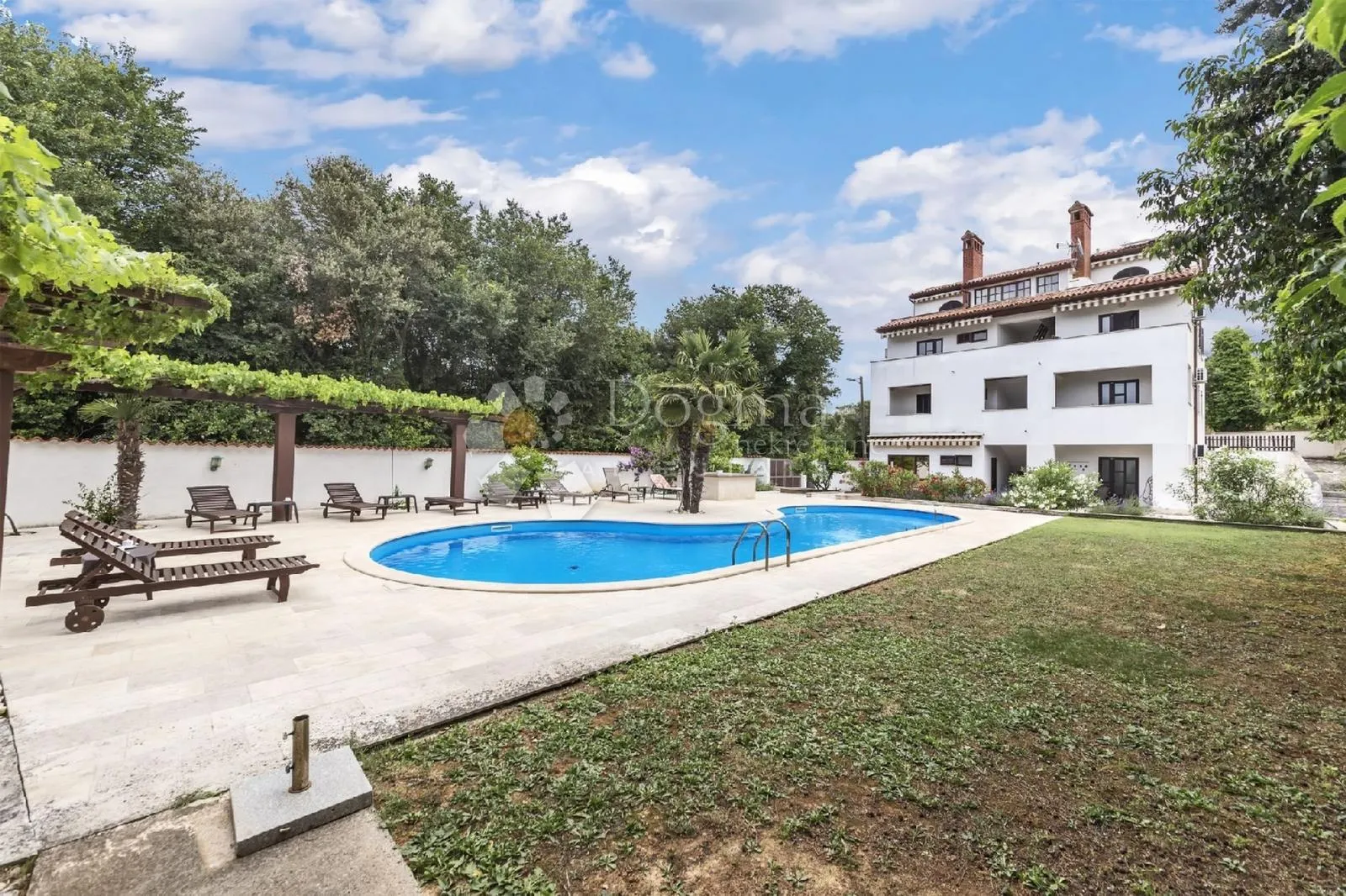 banjole 6 apartmana - 150m od mora - slika 2