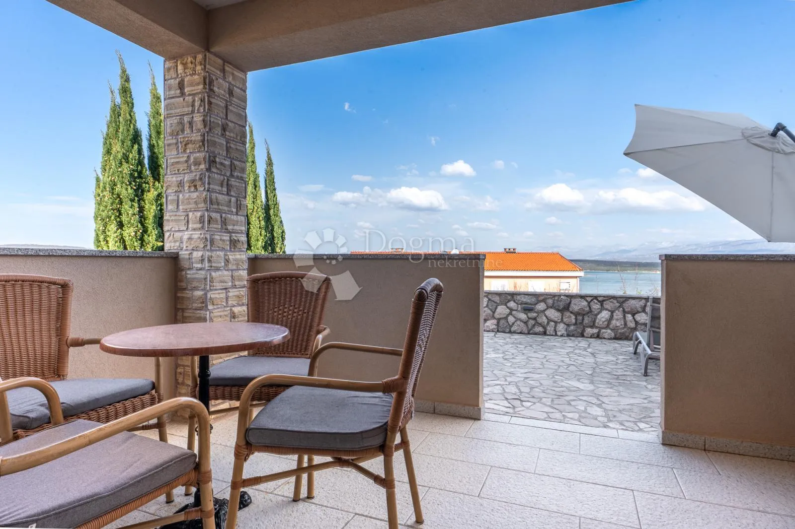 klimno, apartman na samo 250m od mora s okućnicom - slika 6