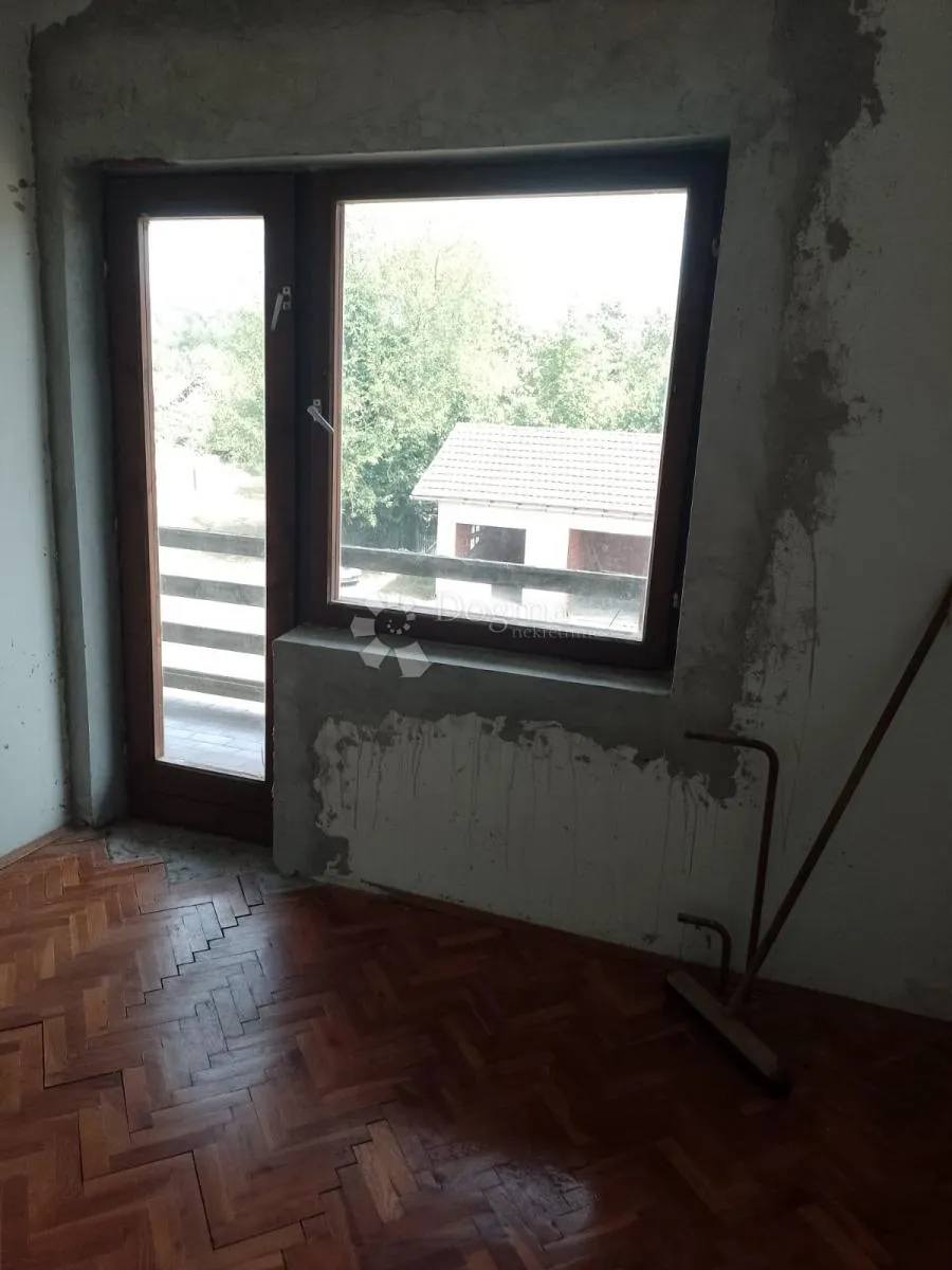 sunčan i uredan posjed u gradu duhova - slika 18