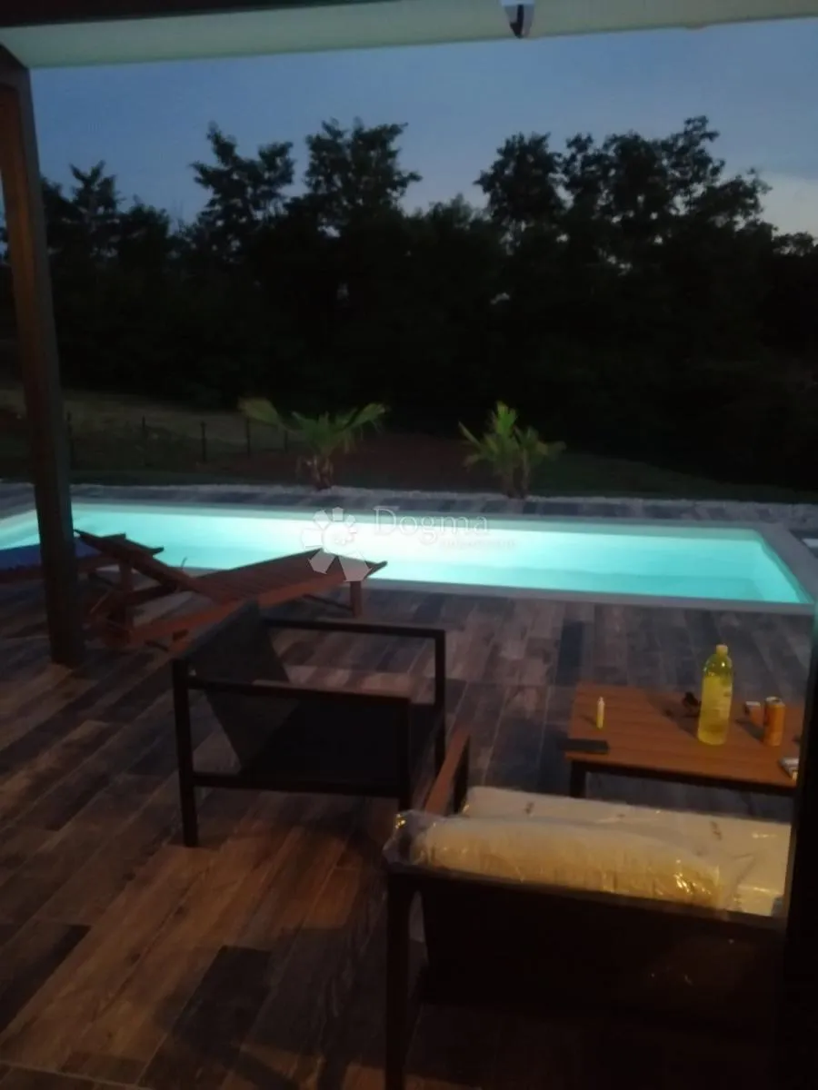 moderna prizemnica s bazenom i jacuzzijem na parceli od 944 m² – mirna lokacija u okolici višnjana - slika 25