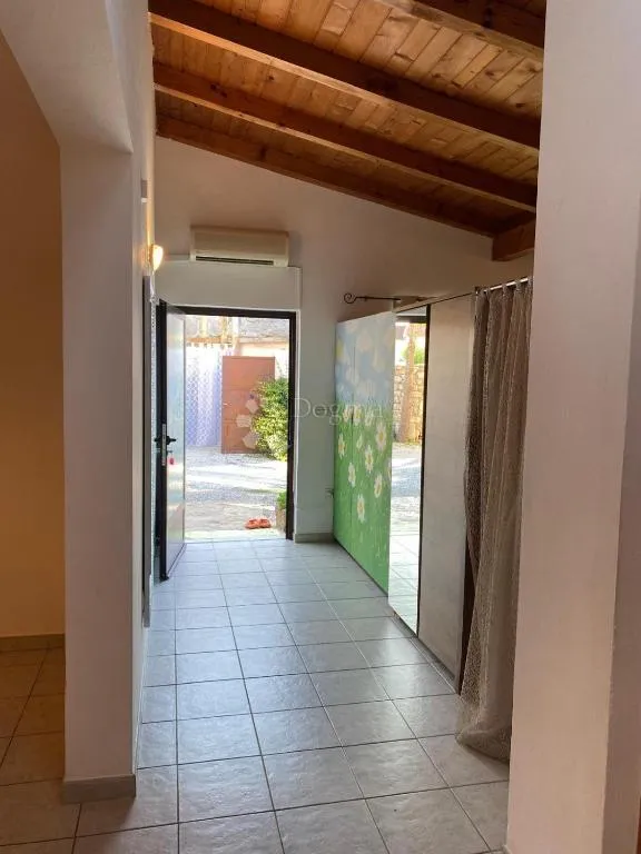 funtana!prilika!uhodana apartmanska kuća na parceli sa velikim potencijalom! - slika 35