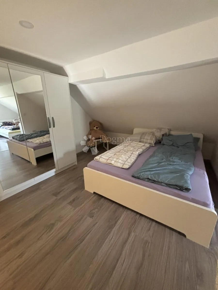 sesvete centar - kuća s 2 stana, useljiva odmah! - slika 8