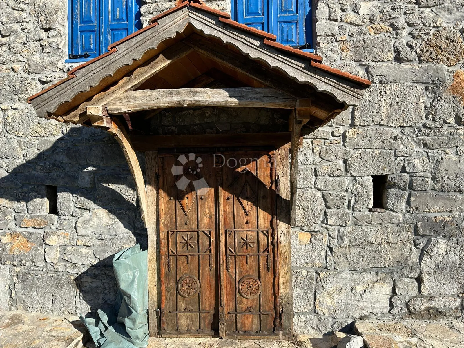 difuzni hotel autohtone kamene kuće 10+1 - slika 33