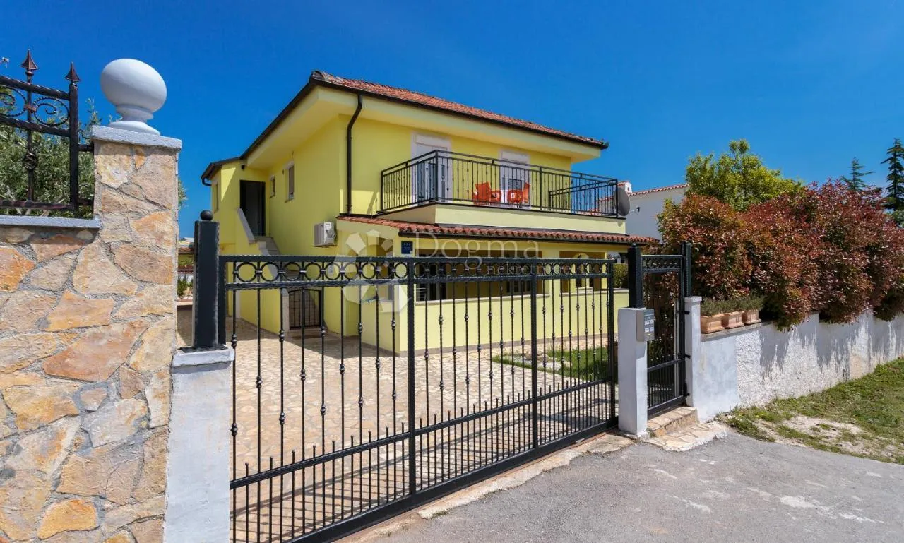 kuća s bazenom za najam na prodaju! - slika 33