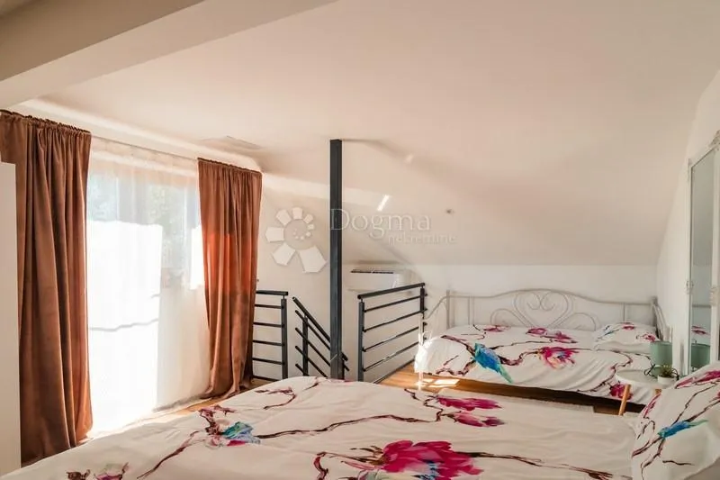 izvrsna investicijska prilika – resort s tri kuće i bazenima - slika 11