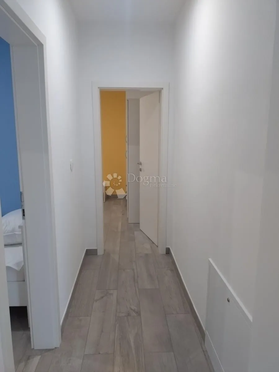 ika najam,stan s pogledom i terasom - slika 8