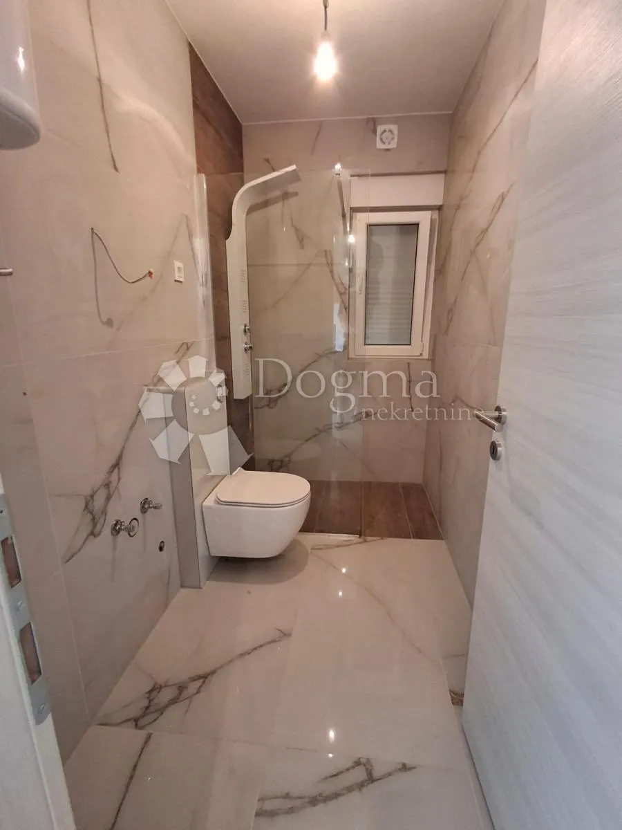 dvoetažni apartman u palitu sa prekrasnom krovnom terasom - slika 26
