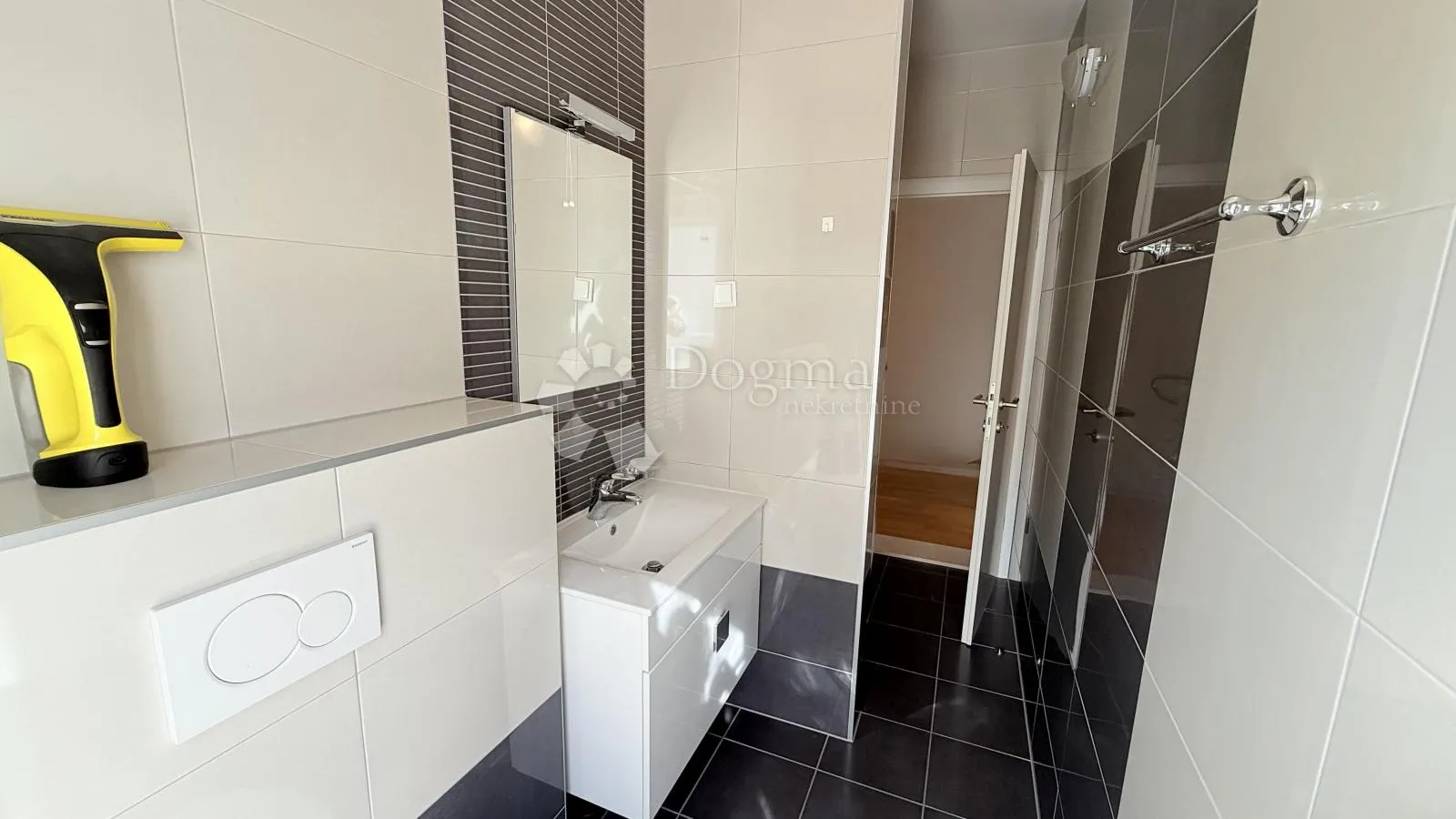 penthouse u baškoj vodi – dvoetažni, kompletno namješten - slika 18