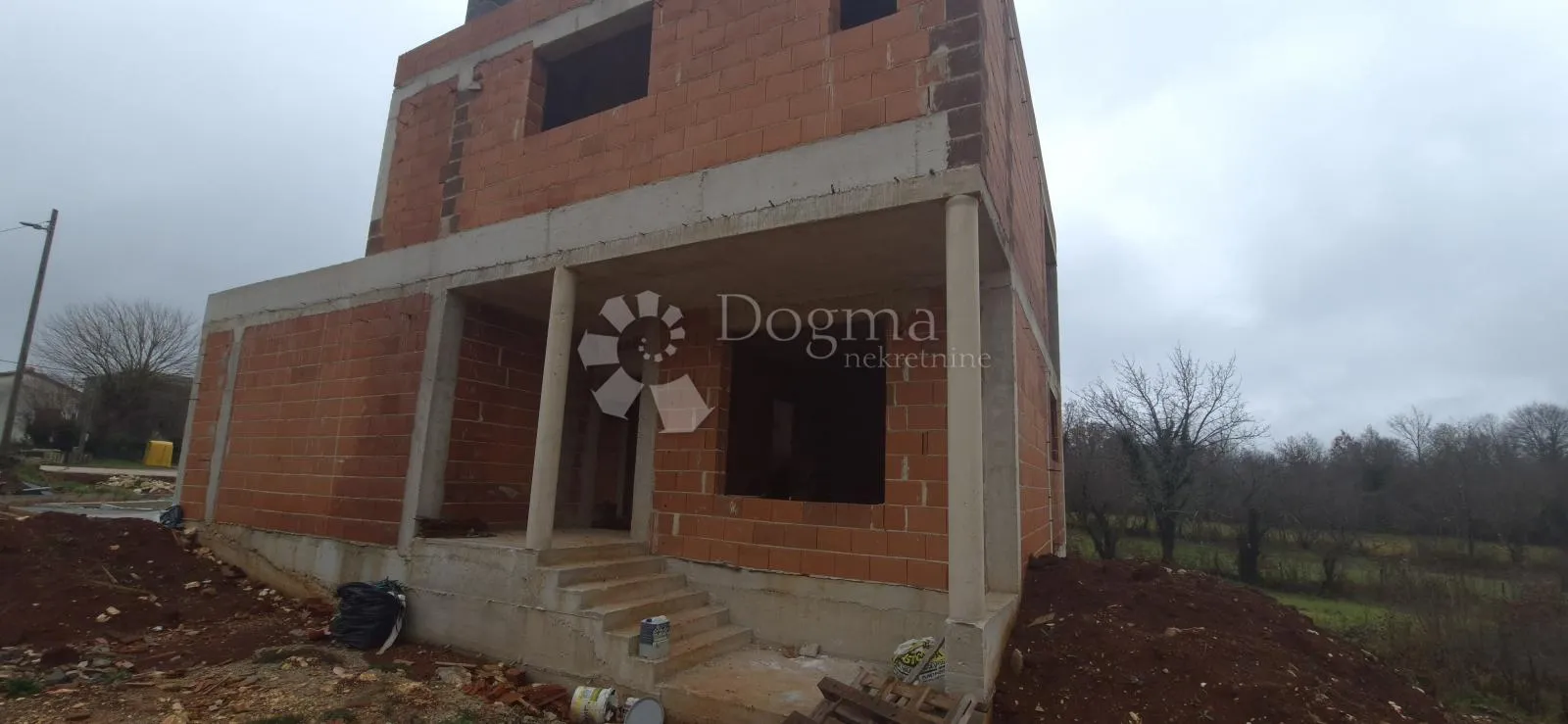 kuća s bazenom u roch bau fazi nedaleko barbana - slika 42