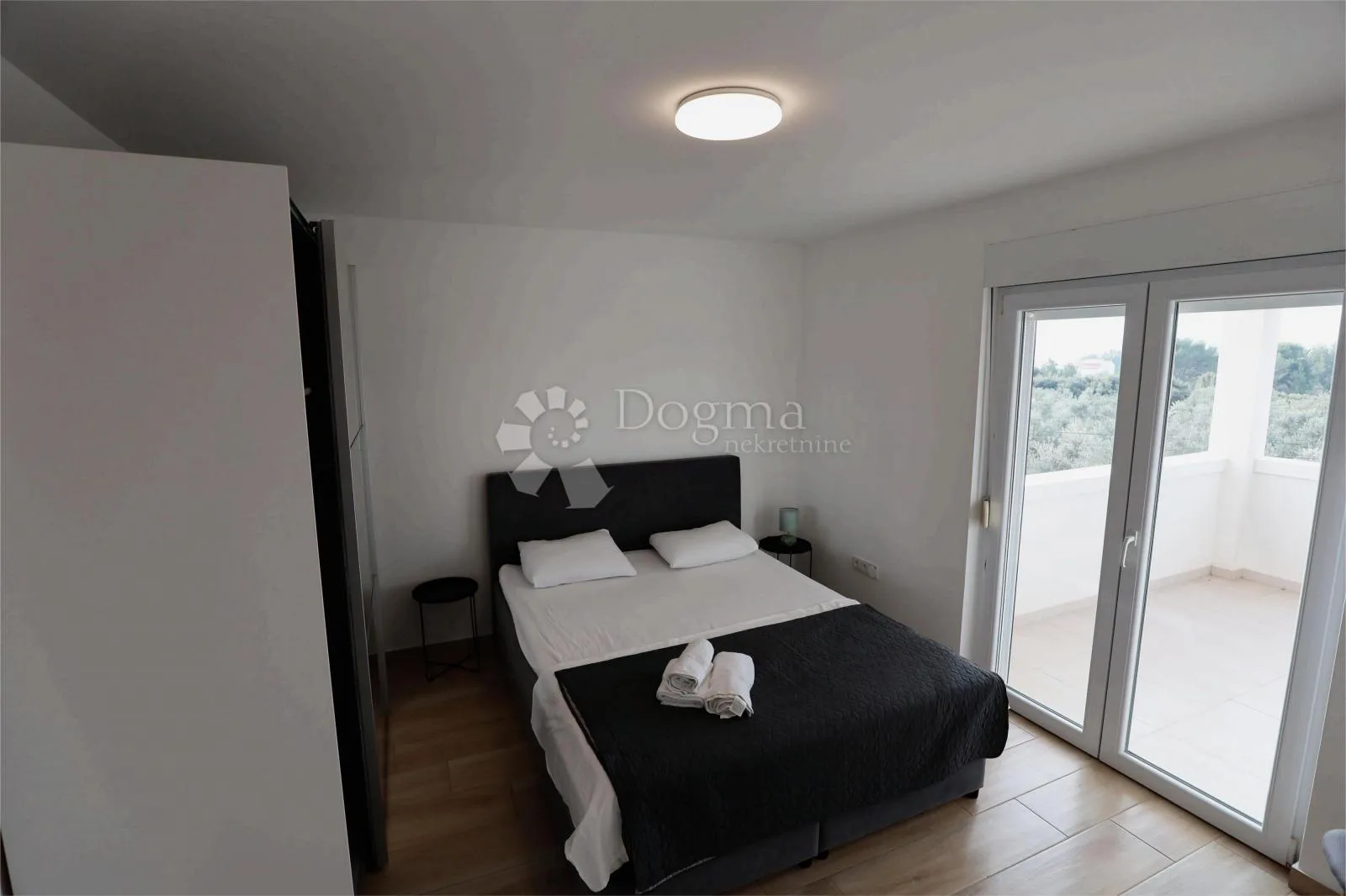 namješteni apartman u mirnom dijelu sukošana, odmah useljiv - slika 5