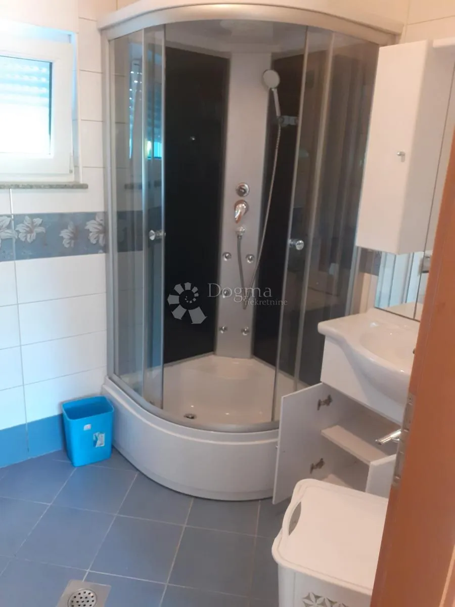 sunčana prizemnica s velikom okućnicom nedaleko pule - slika 12