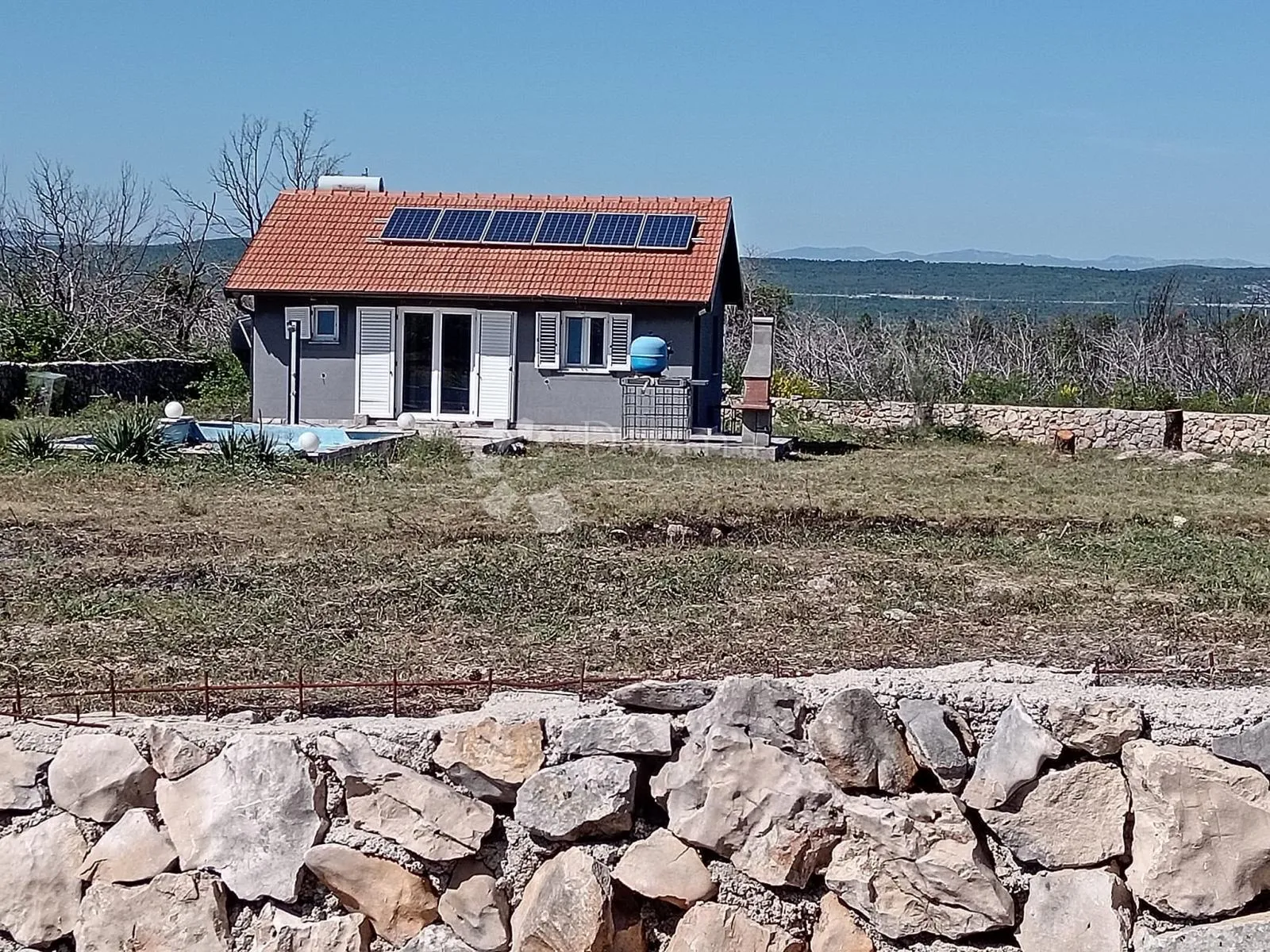 Poljoprivredno zemljište s bazenom i objetkom - Raslina, Šibenik