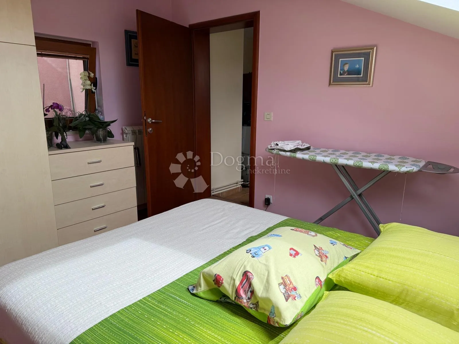cres prostran stan u blizini mora - slika 4