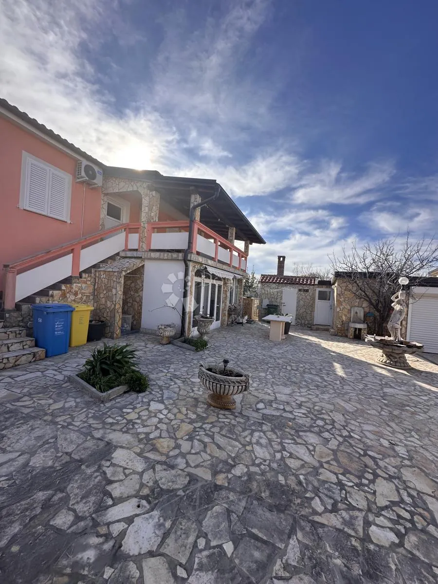 vir kuća sa 8 apartmana uhodana u posao sa turizmom - slika 3