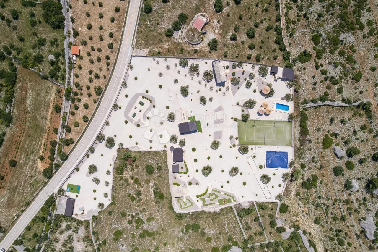 hacienda na braču 10000m2 okućnice - slika 3