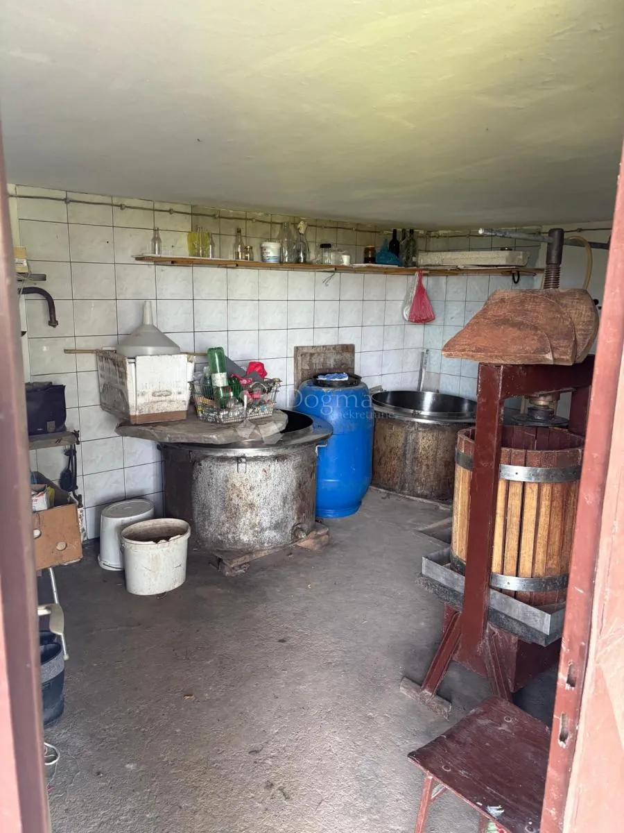 oaza mira i privatnosti – vikendica s vinogradom i 3.797 m² okućnice - slika 18